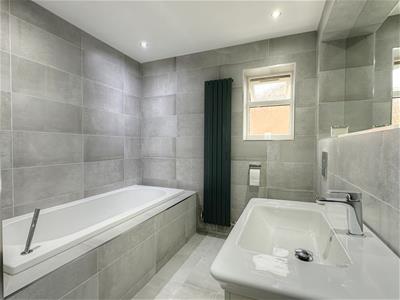 BATHROOM/WC